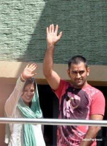 Dhoni and his wife Sakshi spotted at the balcony of their home in Ranchi, India