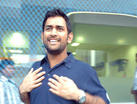 dhoni-with-Rhiti-Sports.jpg