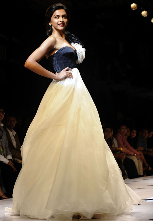 Deepika Padukone at lakme fashion week 2010