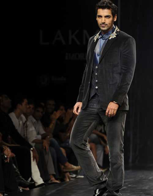 John abraham at lakme india fashion week 2010